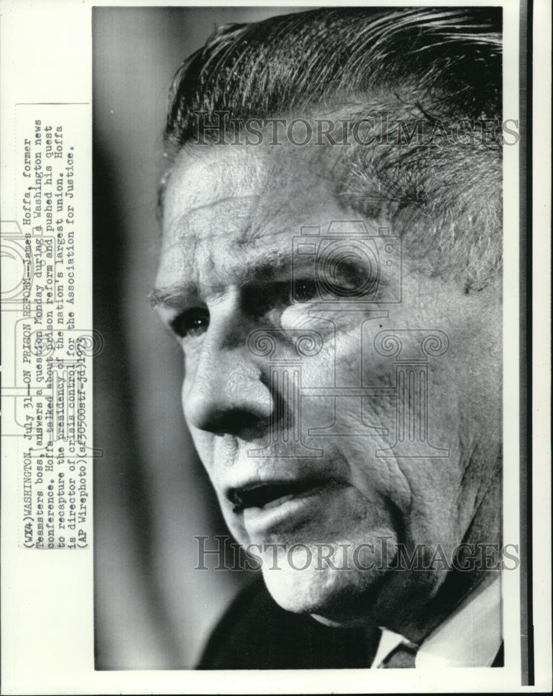 1973 Press Photo James Hoffa former Teamsters boss, answers a question during - Historic Images