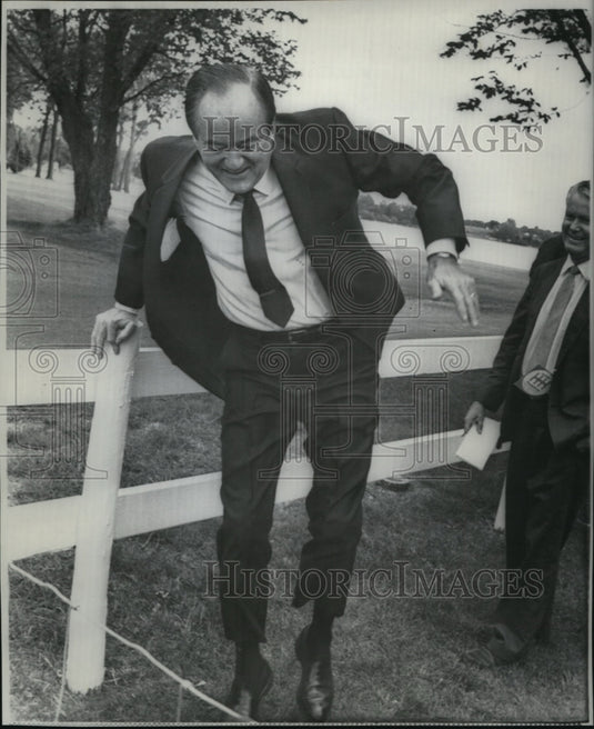 1968 Wire Photo Vice President Hubert Humphrey vaults a fence - cvw02753-Historic Images