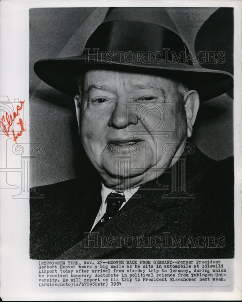 1954 Press Photo Former Pres. Hoover at Idlewild Airport from Germany - Historic Images