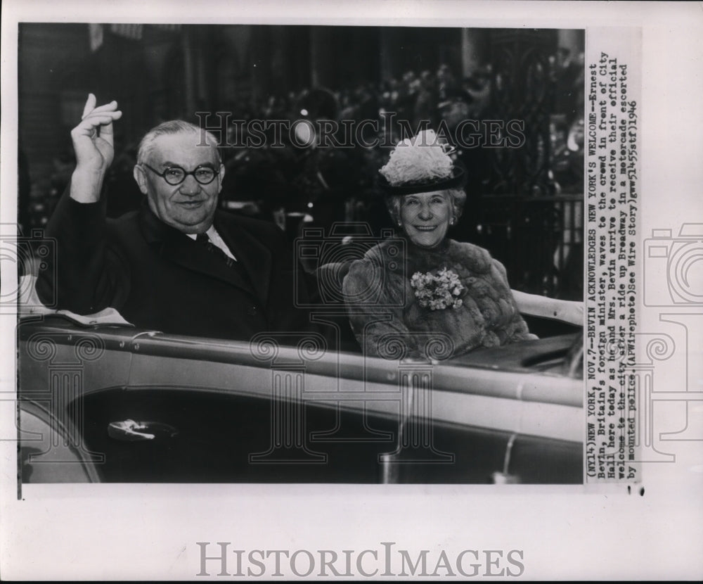 1946 Wire Photo Ernest Bevin with wife acknowledges New York&#39;s Welcome - Historic Images