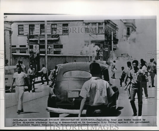 1962 Wire Photo Guatemalan student demonstrators dispersed on exploded tear gas - Historic Images