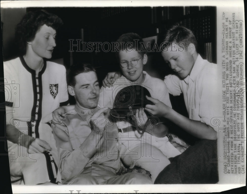 1942 Press Photo Major Henry Cabol Lodge with his wife and sons-Historic Images