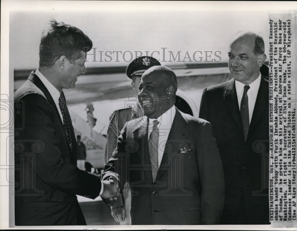 1961 Press Photo President Kennedy shakes hands today with Ferik Ibrahim Abboud - Historic Images