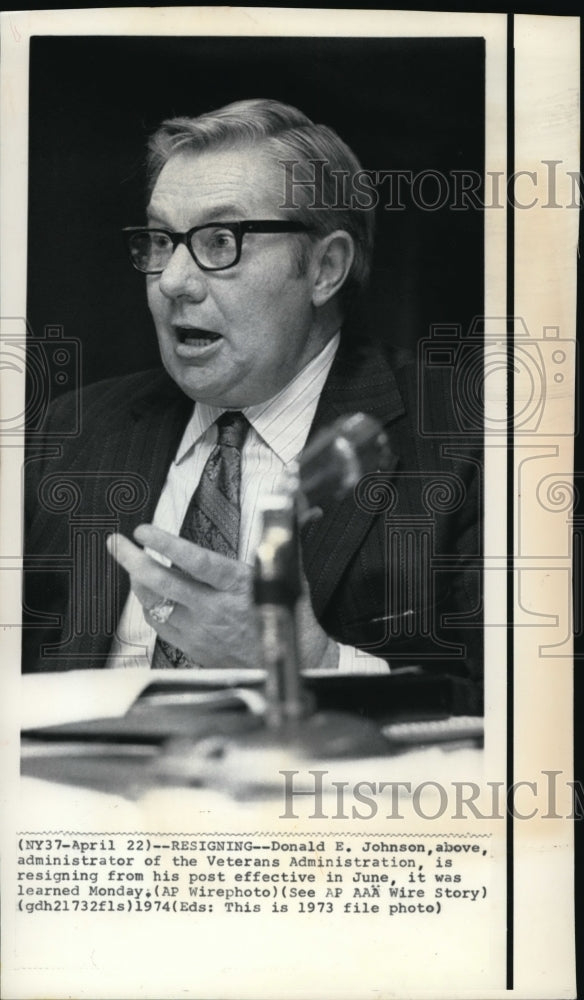 1974 Press Photo Donald E. Johnson, administrator of the Veterans Administration - Historic Images