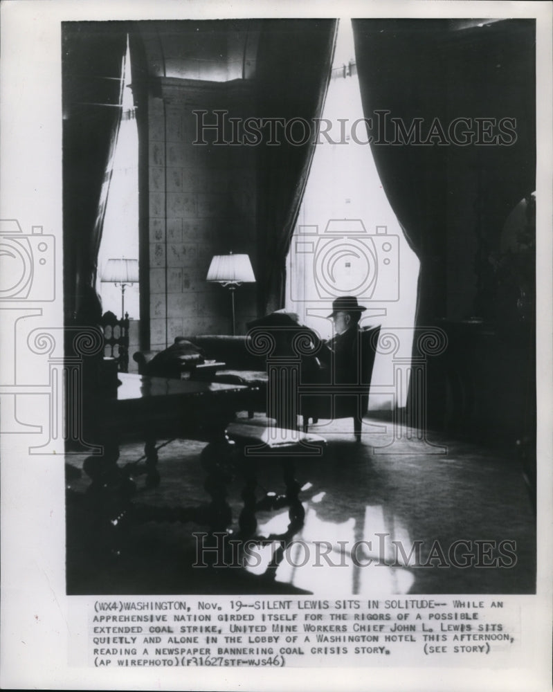 1946 Press Photo UMW Chief John Lewis reads newspaper at Washington hotel lobby - Historic Images