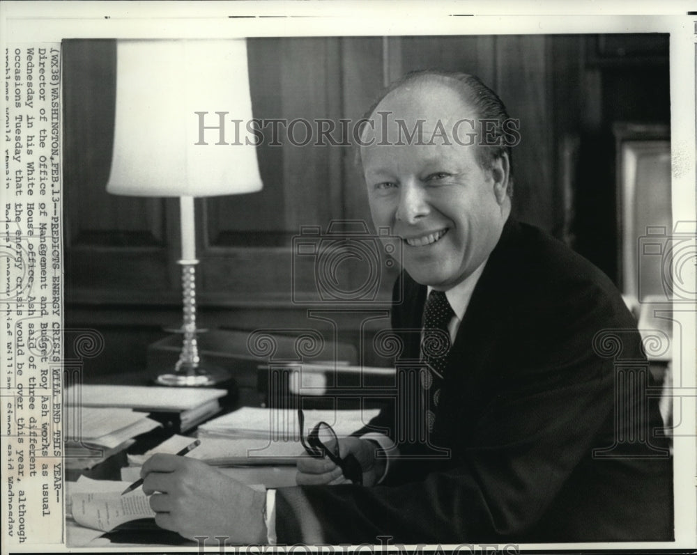 1974 Press Photo Dir. Ash predicts Energy Crisis will end this year - Historic Images