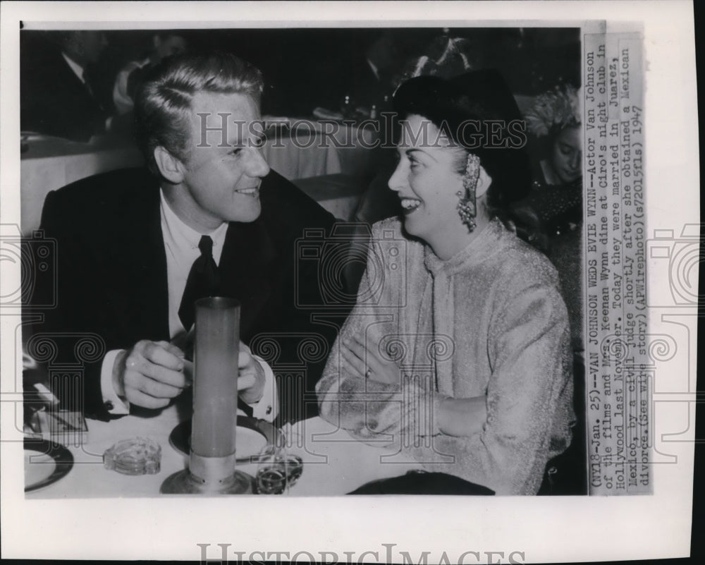 1947 Press Photo Van Johnson weds Evie Wynn in Juarez, Mexico-Historic Images