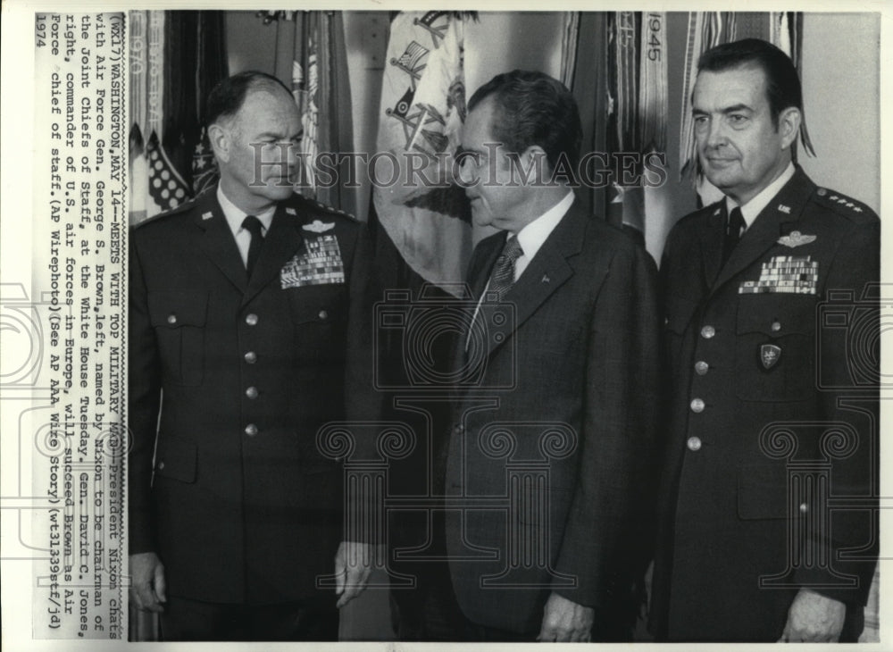 1974 Wire Photo President Nixon meets with top Military man at White House - Historic Images