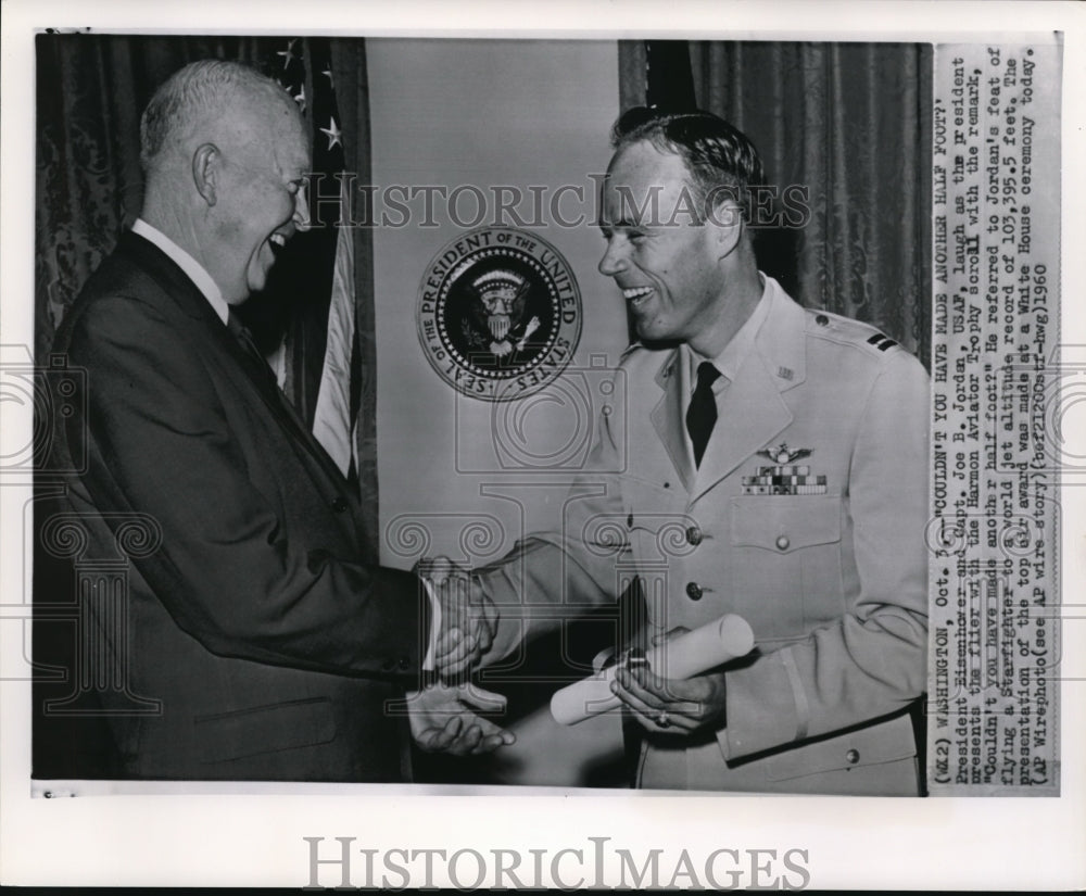 1960 Press Photo Pres. Eisenhower congratulates Capt. Jordan - Historic Images