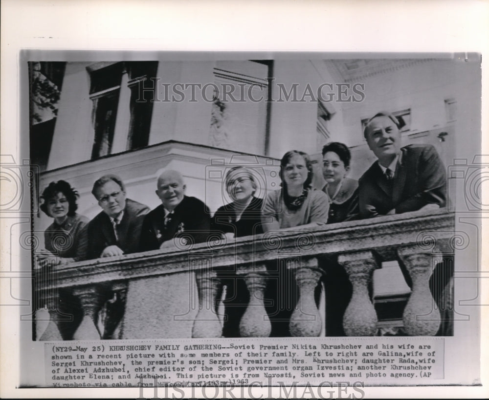 1963 Press Photo Soviet Premier Nikita Khurshchev and wife and family members.-Historic Images