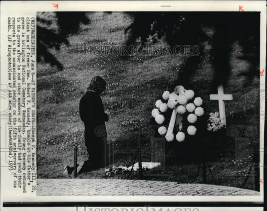 1973 Press Photo Joseph P. Kennedy III at his Father's grave at Arlington. - Historic Images