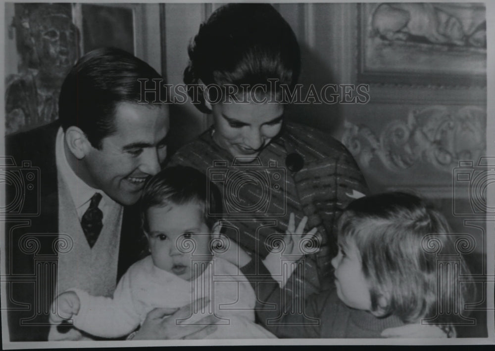 1968 Press Photo King Constantine and Queen Anne-Marie with family in exile-Historic Images