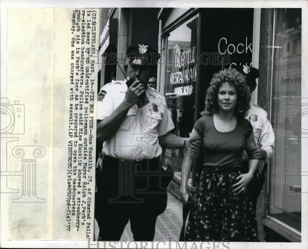 1977 Press Photo Sue Kucklik is led away by an unidentified policeman - Historic Images