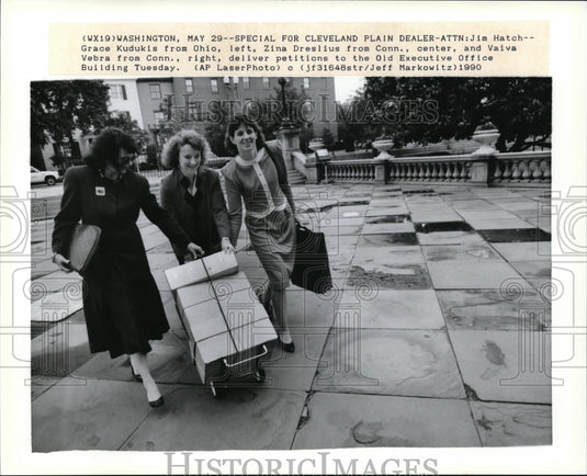1990 Wire Photo Grace Kudukis together with her company  - Historic Images