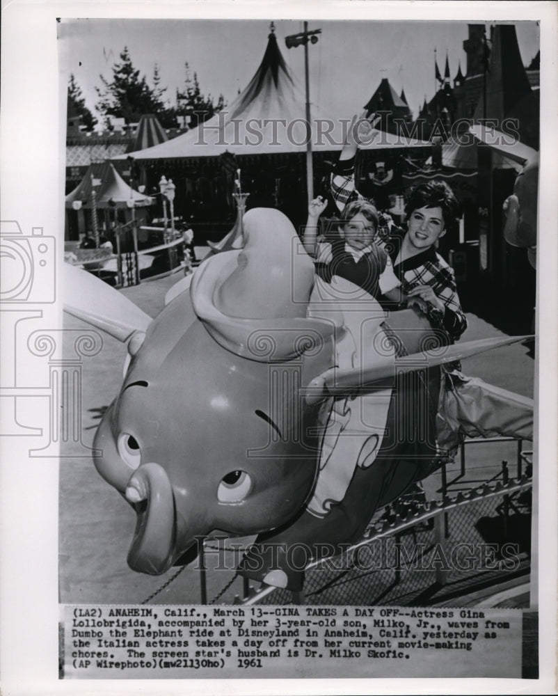 1961 Press Photo Actress Gina Lollobrigida with her son Milko Jr - Historic Images