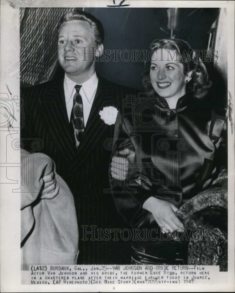 1947 Press Photo Film Actor Van Johnson and his bride, the former Evie Wynn - Historic Images