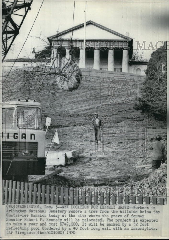 1970 Press Photo Workmen in Arlington National Cemetery remove a tree from - Historic Images