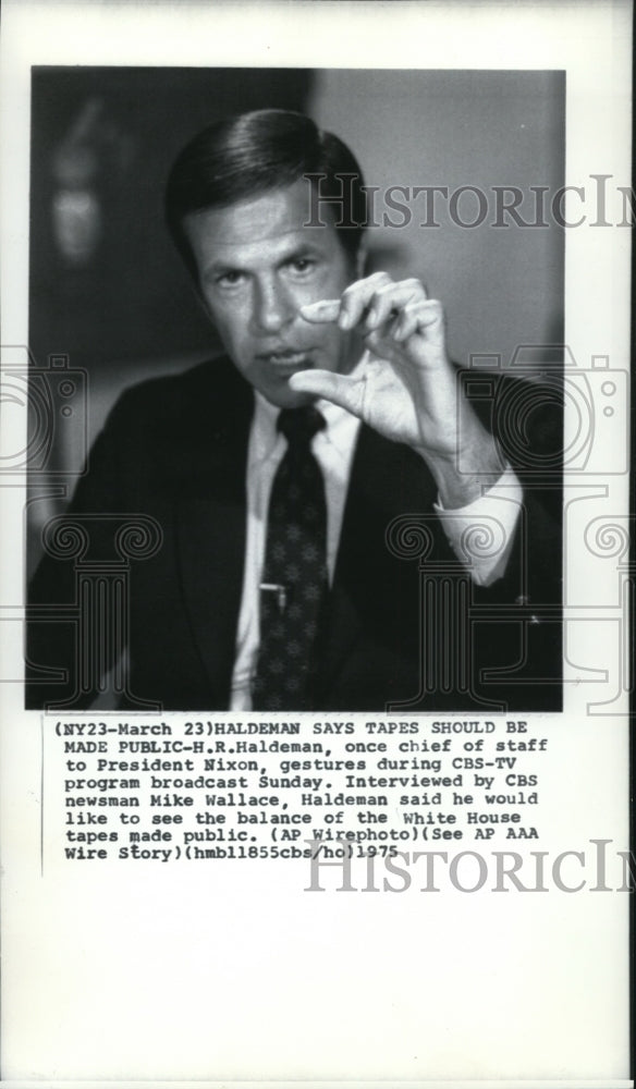 1975 Press Photo H R Haldeman Gestures During CBS-TV Program Broadcast - Historic Images