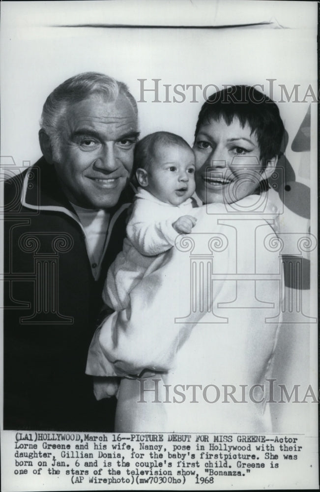 1968 Wire Photo Lorne Greene and Nancy Pose in Hollywood with Their Daughter - Historic Images