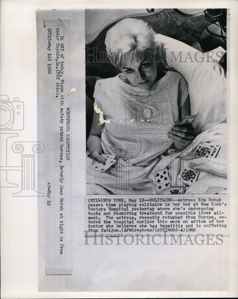 1960 Press Photo Actress Kim Novak in her New York Hospital bed - Historic Images