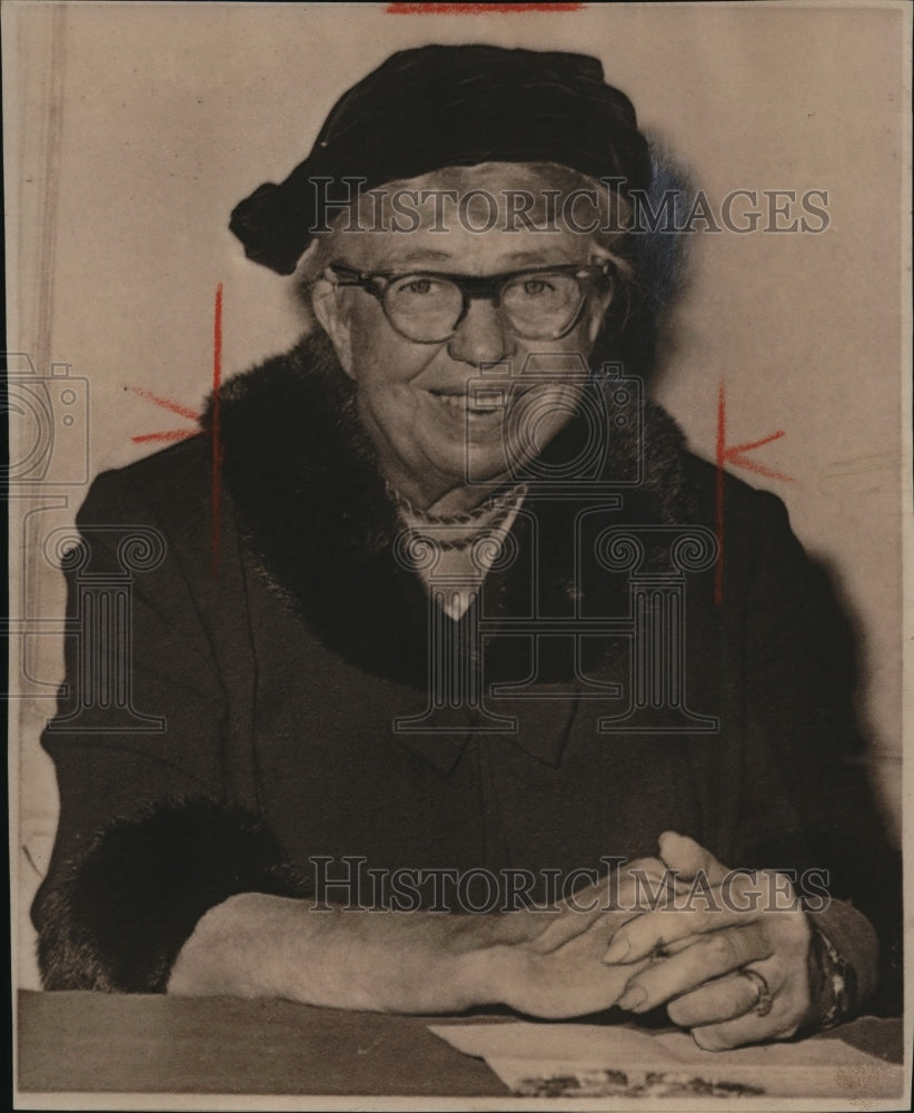 1961 Press Photo Mrs.Franklin D. Roosevelt Smiles on Eve of Her 77th Birthday - Historic Images