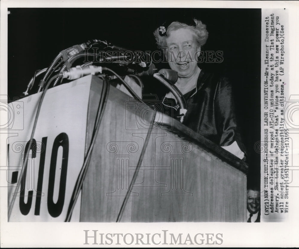 1955 Wire Photo Mrs. Eleanor Roosevelt addresses delegates of AFL - Historic Images