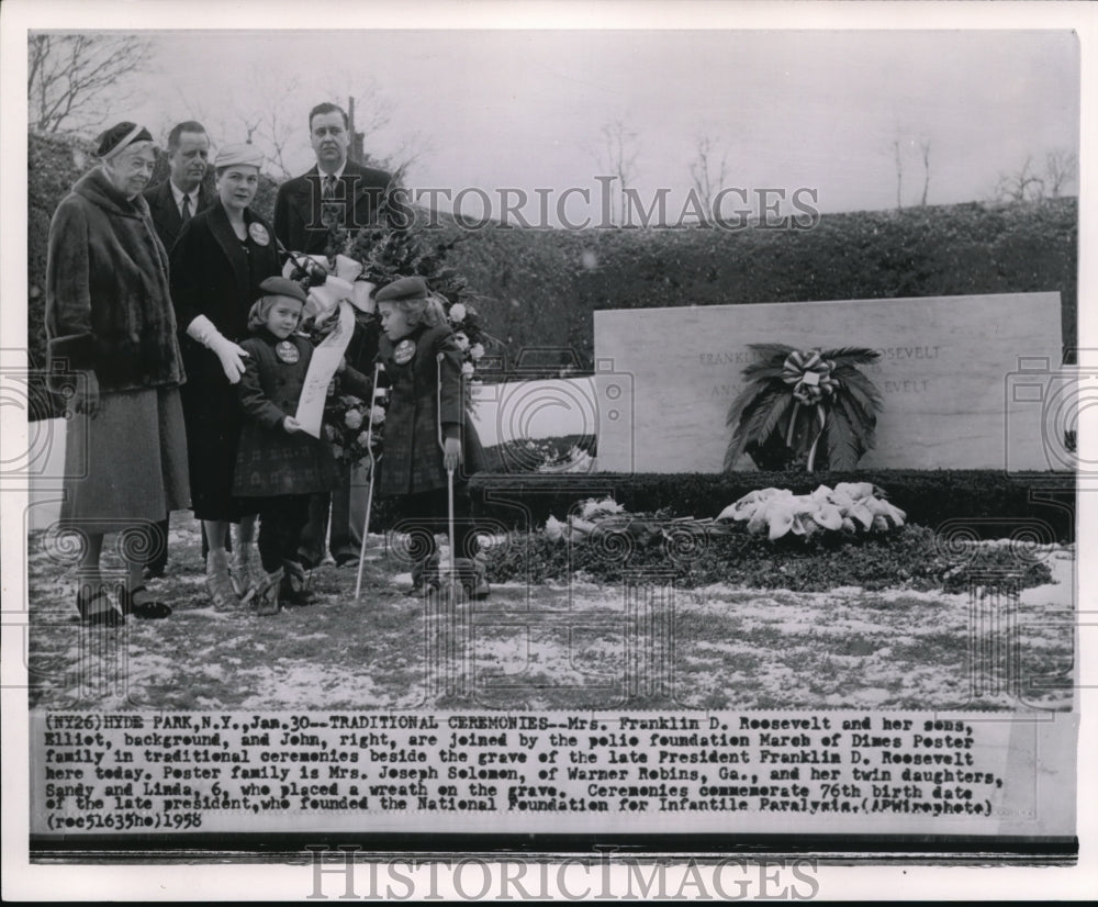 1958 Press Photo Mrs. Franklin D. Roosevelt and her sons Elliot and John - Historic Images