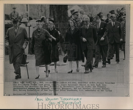 1962 Wire Photo Fmr Pres & Mrs Harry Truman at Mrs Franklin Roosevelt services - Historic Images