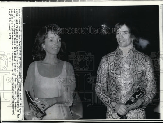 1974 Wire Photo Rudolf Nureyev & Princess Lee Radziwill at MET, New York - Historic Images