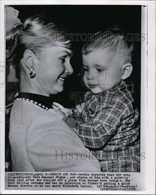 1959 Press Photo Debbie Reynolds with her son, Todd Emmanuel Fisher - Historic Images