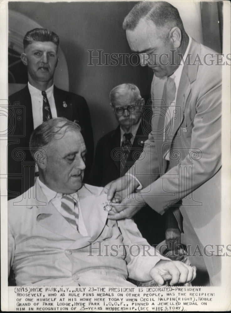 1940 Wire Photo President Roosevelt who as rile pins medals on other people, - Historic Images