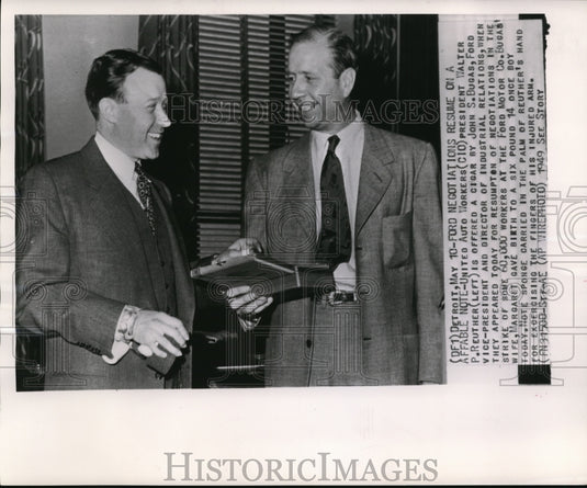 1949 Press Photo Walter P.Reuther UAW Pres. offer a cigar by John S. Bugas. - Historic Images