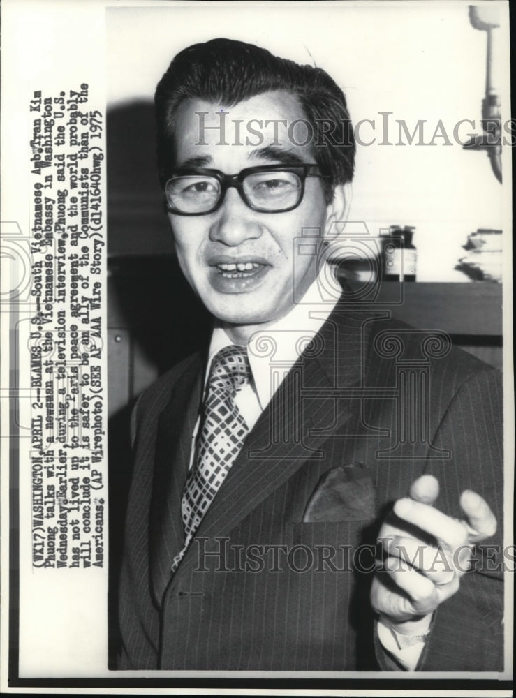 1975 Amb.Tran Kim Phuong Talks with Newsmen at Vietnamese Embassy-Historic Images