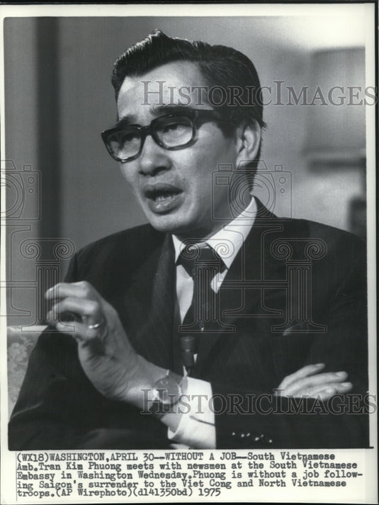 1975 Amb.Tran Kim Phuong Meets with Newsmen at South Vietnamese Emb.-Historic Images