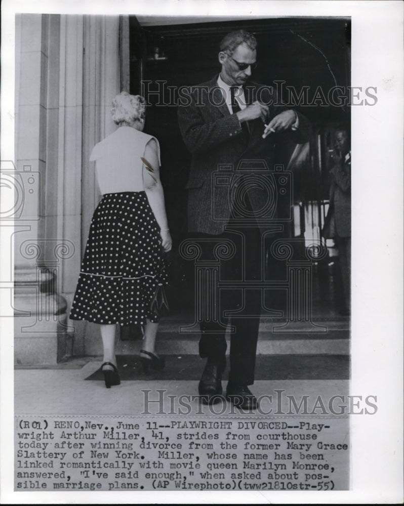 1955 Press Photo Playwright Arthur Miller, strides from courthouse today after - Historic Images