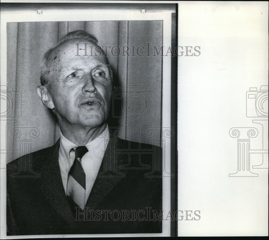 1968 Wire Photo Author Conrad Richter whose novel "The Town" won the 1951 - Historic Images