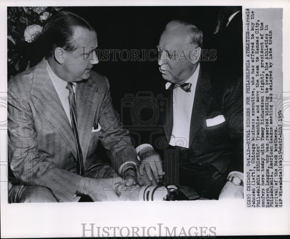 1954 Press Photo Arnold Johnson, Chicago business executive and Tommy Richardson - Historic Images