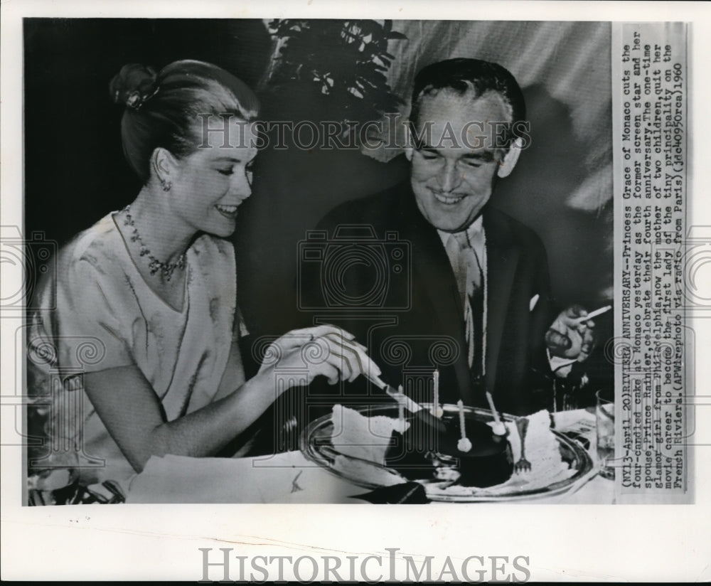 1960 Press Photo Princess Grace cuts four-candled cake with Prince Rainier-Historic Images