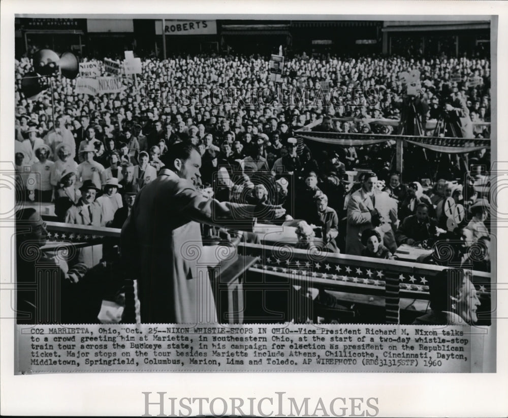 1960 Wire Photo VP Nixon talks crowd in Marietta, start of 2 day train tour-Historic Images