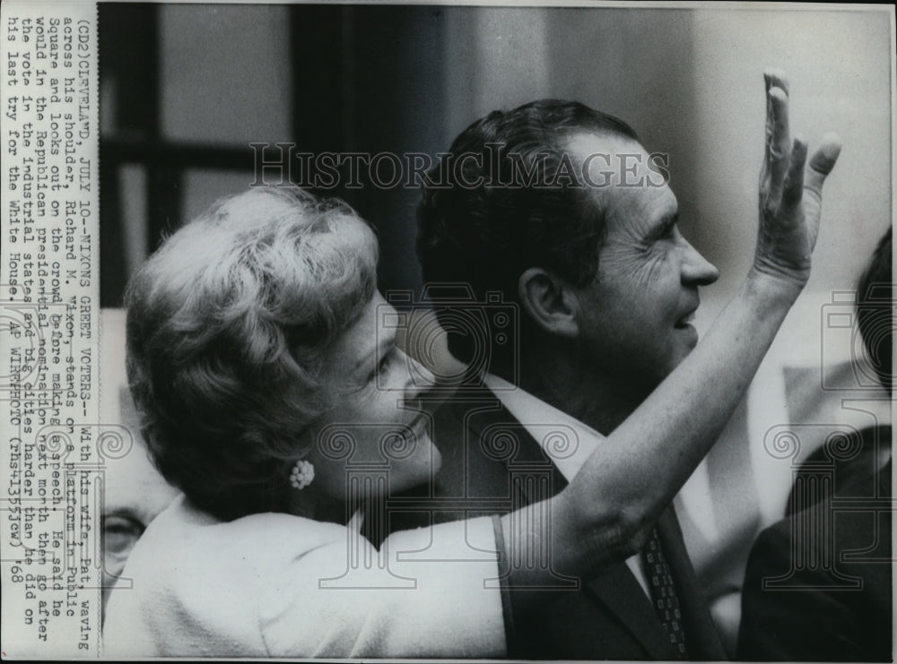 1968 Wire Photo Nixon&amp;wife waves on crowd before making speech in Public Square - Historic Images