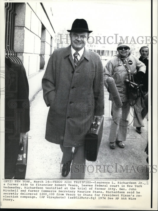 1974 Press Photo Richardson Jr. testifies at trial of Atty Mitchell & Stans - Historic Images