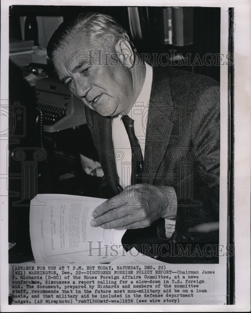 1956 Press Photo Chairman Richards discusses foreign policy report at conference-Historic Images