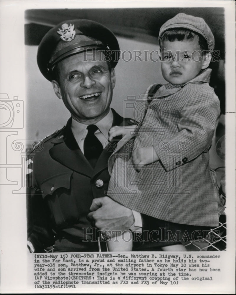 1951 Press Photo Gen. Ridgway & son, Matthew at Tokyo airport from U.S ...