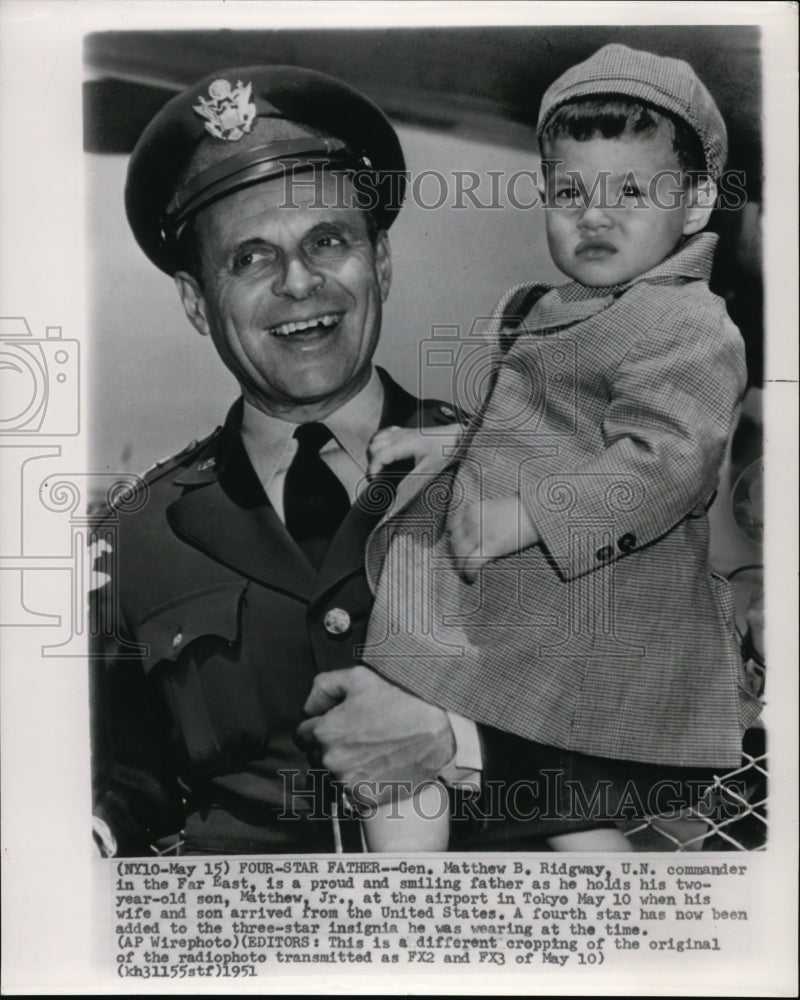 1951 Press Photo Gen. Ridgway & son, Matthew at Tokyo airport from U.S. - Historic Images