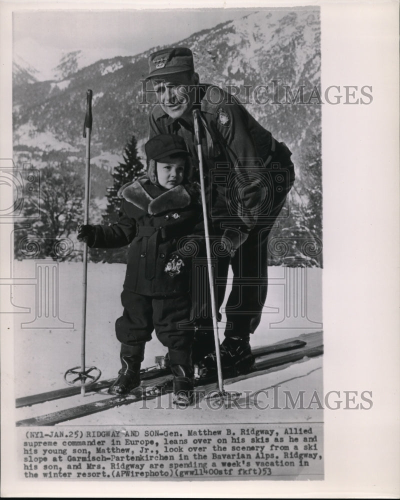 1953 Press Photo Ridgwat & son in ski slope at Garmisch-Partenkirchan - Historic Images