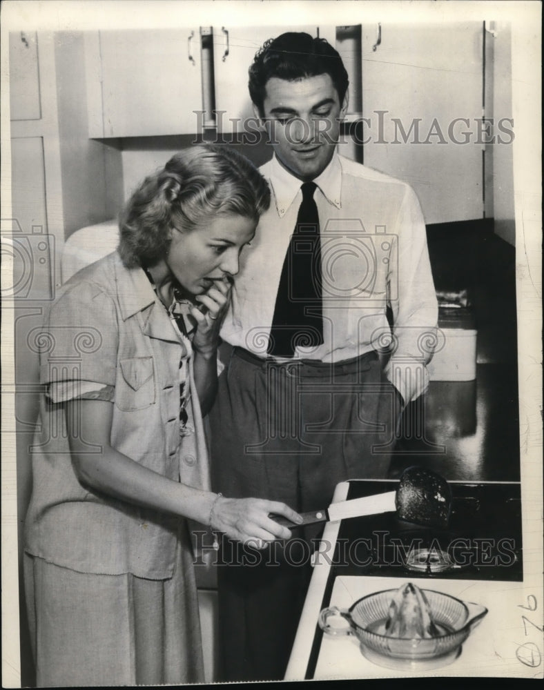 1939 Wire Photo Burn toast for first breakfast made by Rice for Wilcox - Historic Images