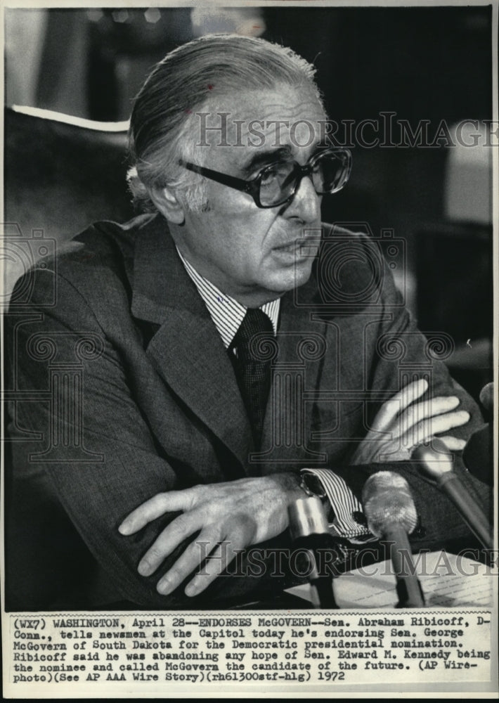 1972 Press Photo Ribicoff endorsing Sen. Mcgovern for presidential nominations - Historic Images