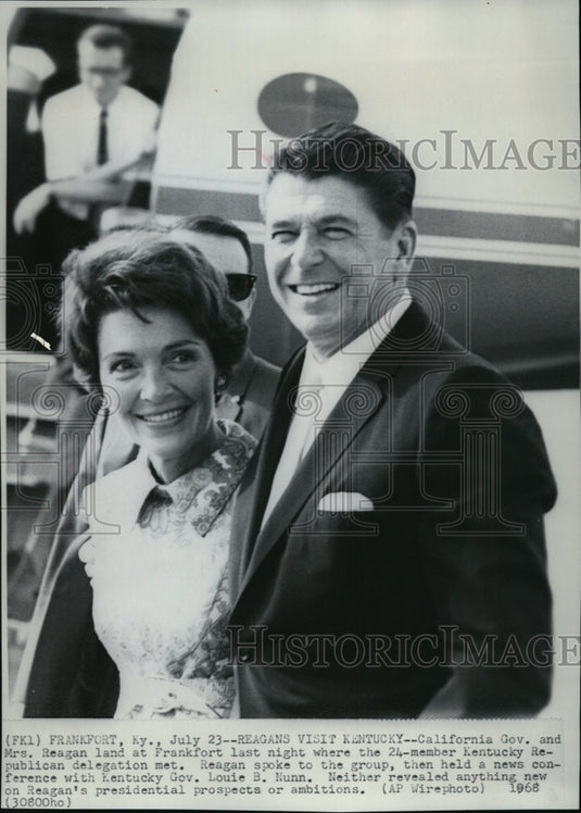 1968 Press Photo Gov. and Mrs.Reagan Land at Frankfort - Historic Images