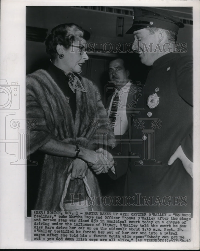 1950 Press Photo Martha Raye and Officer Thomas O&#39;Malley After Fined $50 - Historic Images