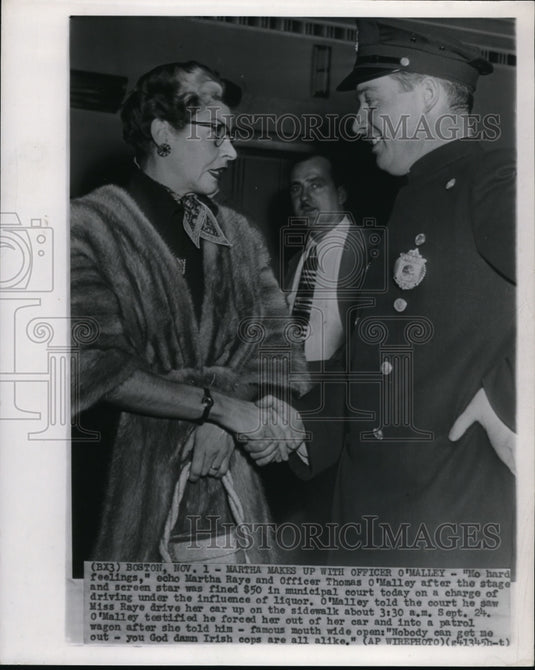 1950 Press Photo Martha Raye and Officer Thomas O'Malley After Fined $50 - Historic Images